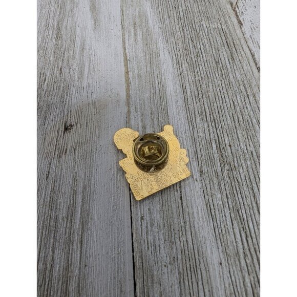 Vintage Walmart Salutes WWII Memorial Souvenir Pin Pinback - Picture 3 of 3